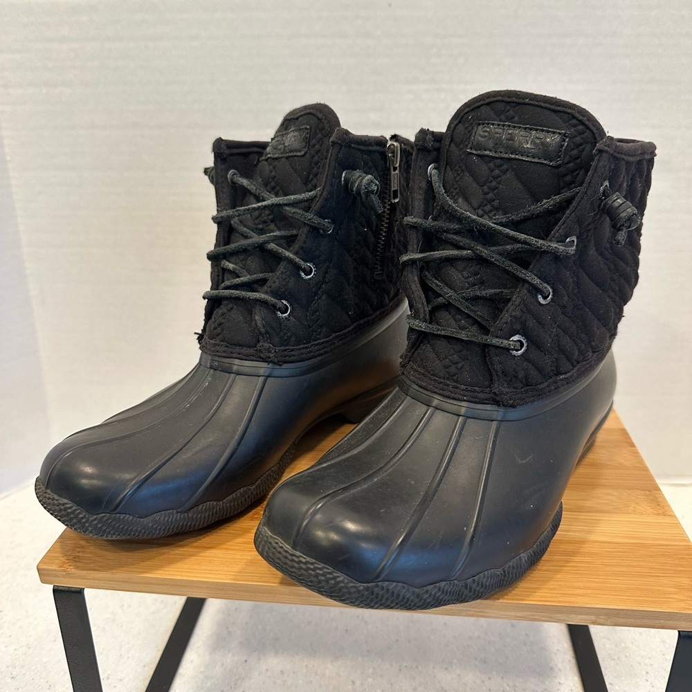 SPERRY Quilted Water Proof Rubber Duck Boots Black. Women’s Size 7 M